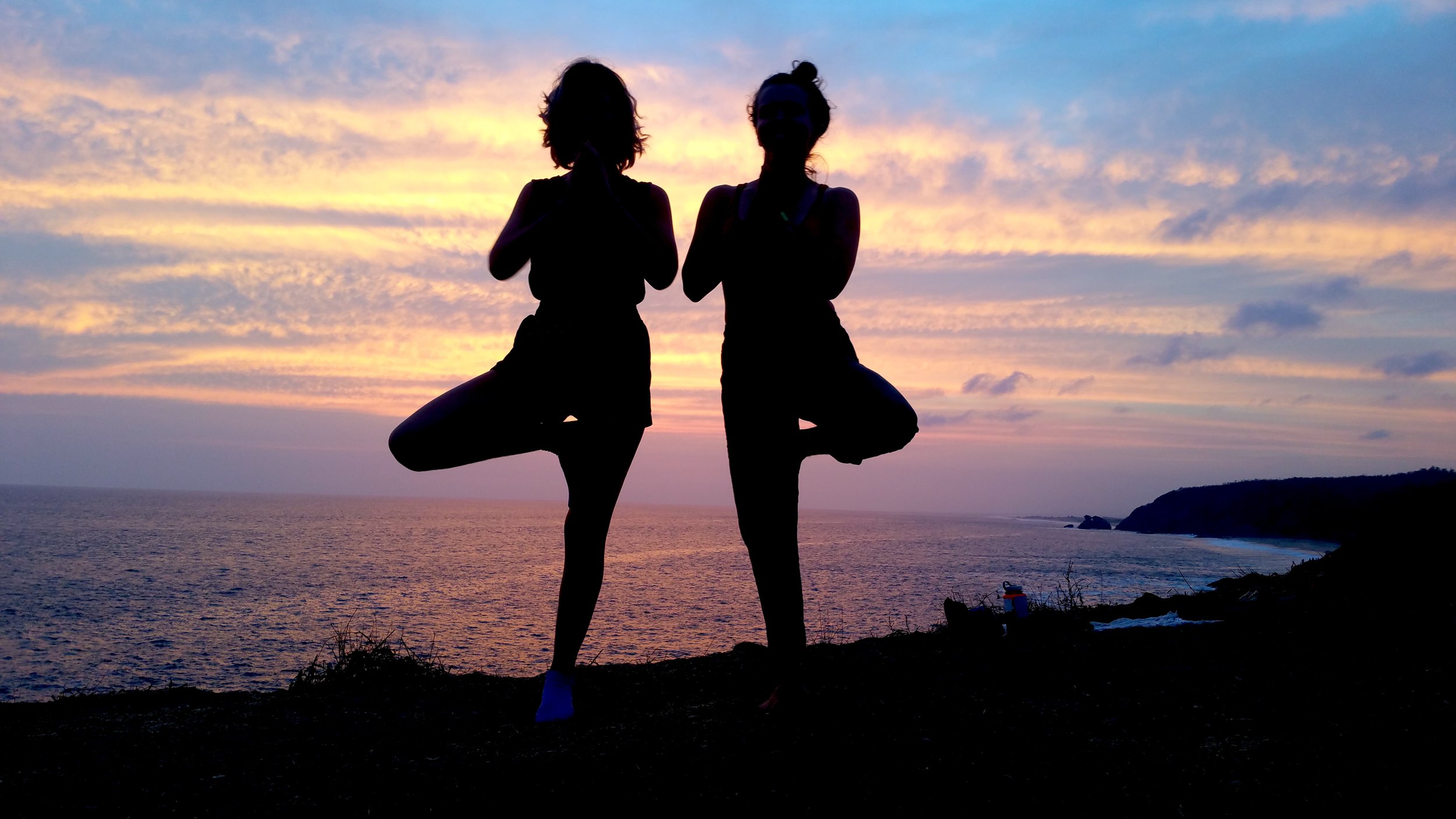 masunte zipolite oaxaca yoga pose tree vriksana girls yogagirls yogastef yoga retreat silouhette sunset seascape